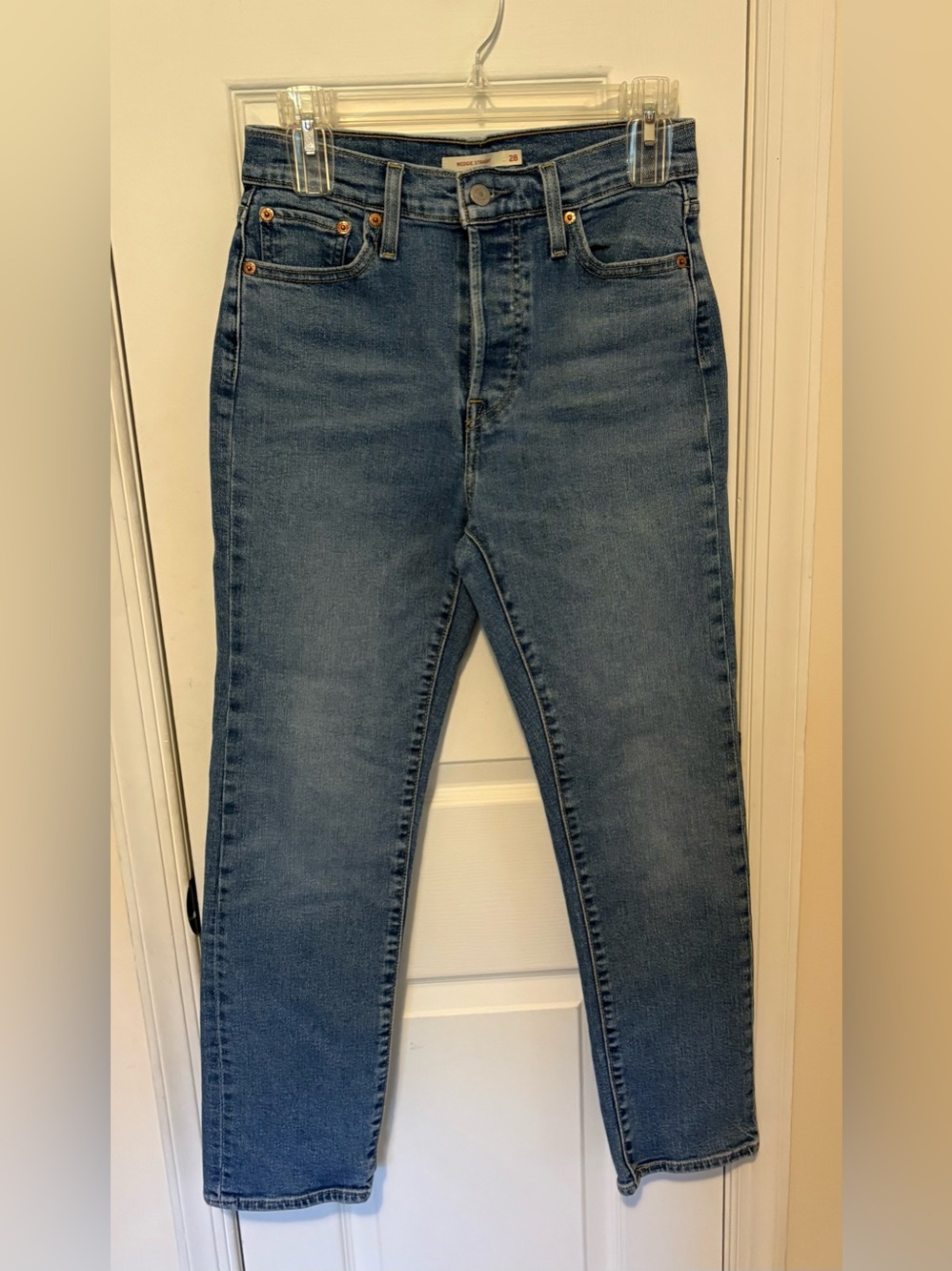 Levi's Wedgie Straight High-rise Jeans in Medium Blue Wash